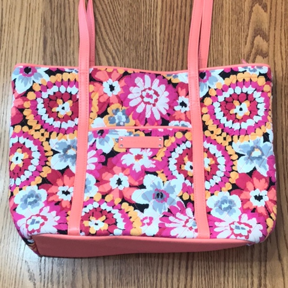 Vera Bradley Sm. Trim. Vera in Pixie Blooms -Nice!